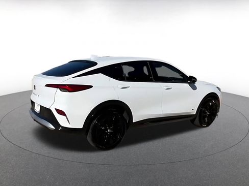 Used 2025 Buick Envista Sport Touring image 11