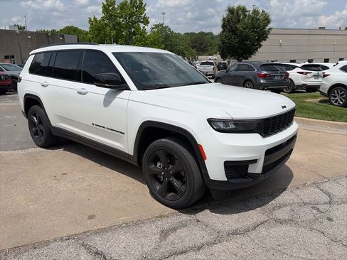 Used 2023 Jeep Grand Cherokee L Laredo AWD/4WD image 3
