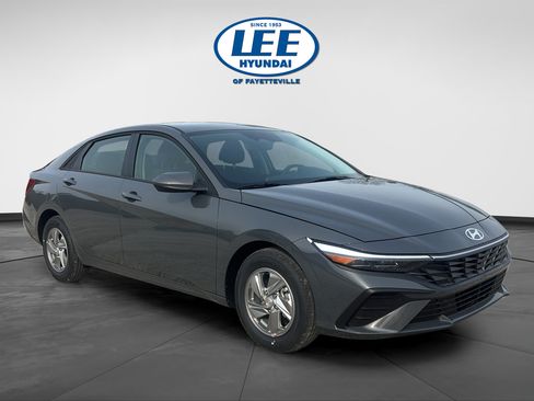Certified 2026 Hyundai Elantra SE FWD image 1