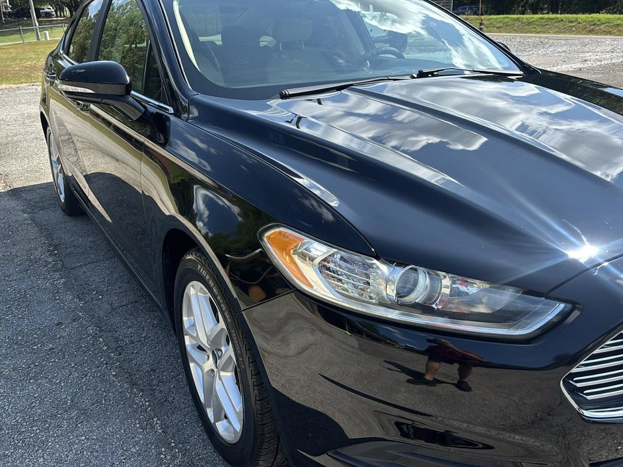 Used 2016 Ford Fusion SE FWD image 5