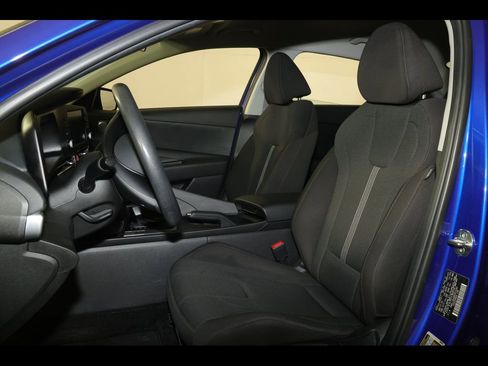 Used 2024 Hyundai Elantra SE image 12