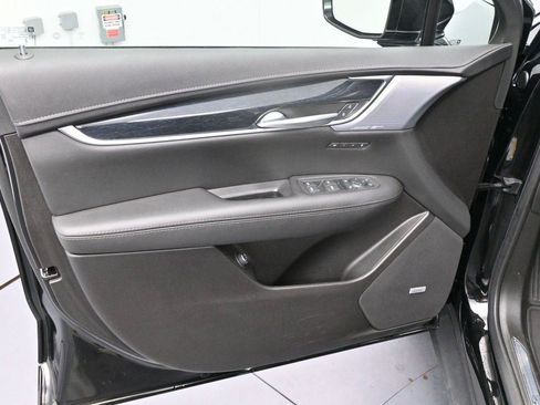 Certified 2025 Cadillac XT5 Premium Luxury FWD image 9
