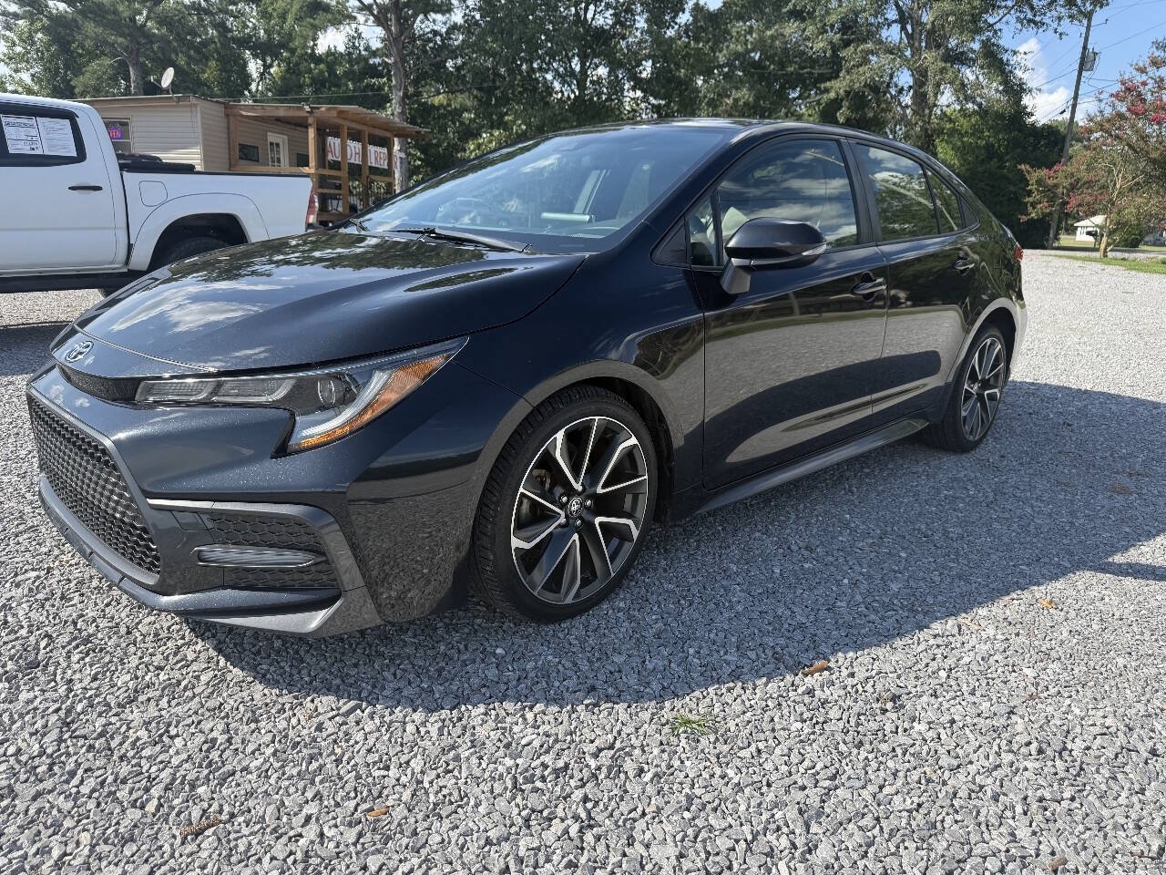Used 2021 Toyota Corolla SE FWD image 2
