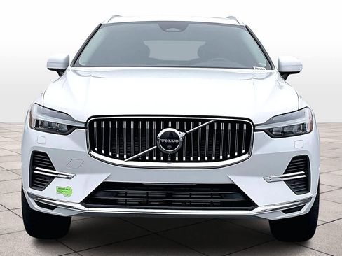 Used 2023 Volvo XC60 T8 Plus image 3