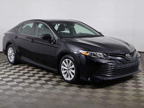 Used 2019 Toyota Camry LE image 43