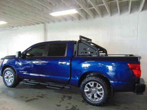 Used 2021 Nissan Titan SV w/ SV Convenience Package AWD/4WD image 4