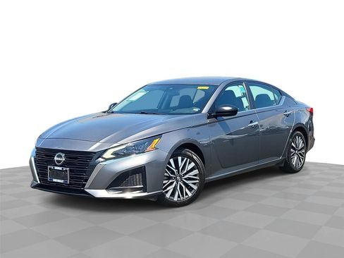Used 2024 Nissan Altima 2.5 SV FWD image 1