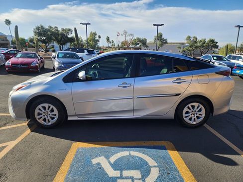 Used 2017 Toyota Prius Two FWD image 6