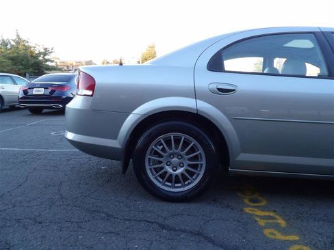 Used 2005 Chrysler Sebring Touring w/ Leather Value Pkg image 8