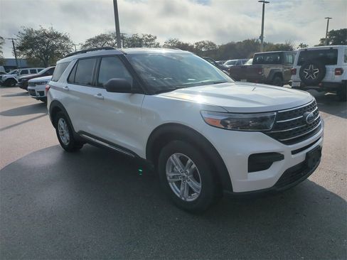 Used 2022 Ford Explorer XLT w/ Class IV Trailer Tow Package image 2