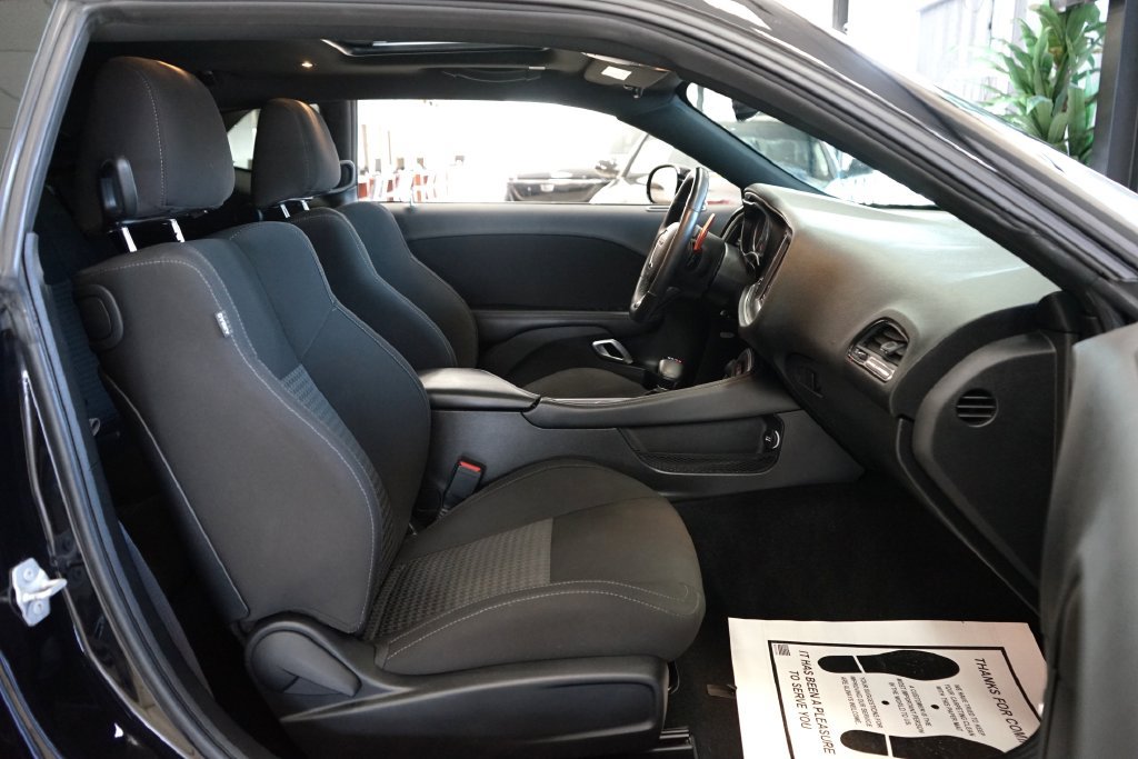 Used 2022 Dodge Challenger R/T w/ Performance Handling Group RWD image 43