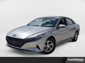 Used 2021 Hyundai Elantra SE image 1