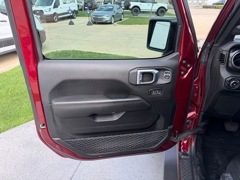 Used 2021 Jeep Wrangler Unlimited Rubicon w/ Trailer Tow Package image 9