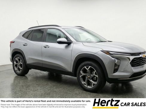 Used 2025 Chevrolet Trax LT image 1