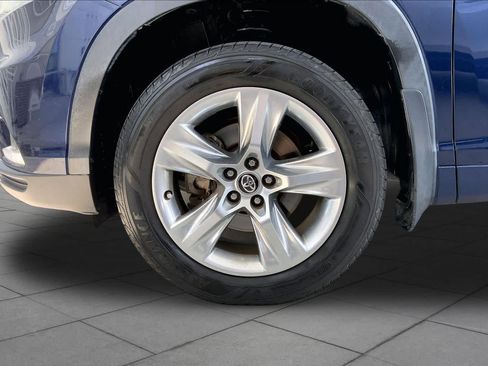 Used 2016 Toyota Highlander Limited w/ Driver Technology Package AWD/4WD image 11