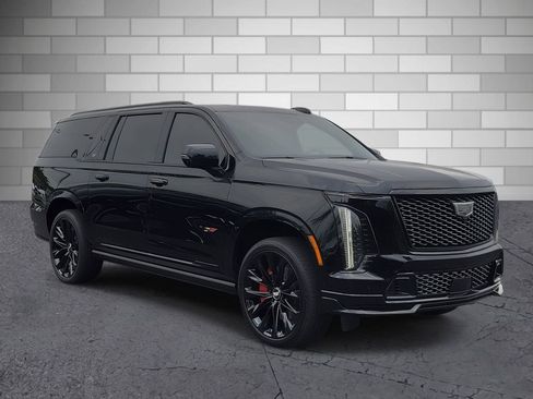 Certified 2026 Cadillac Escalade ESV V w/ LPO, ONYX Package AWD/4WD image 7