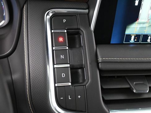 Used 2024 Chevrolet Tahoe Premier w/ Premium Package image 22