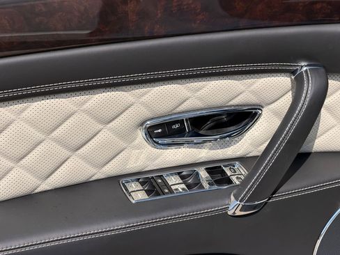 Used 2018 Bentley Flying Spur S V8 image 15