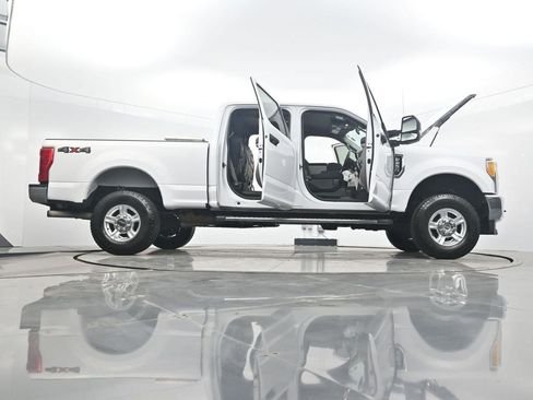 Used 2017 Ford F250 XLT image 36