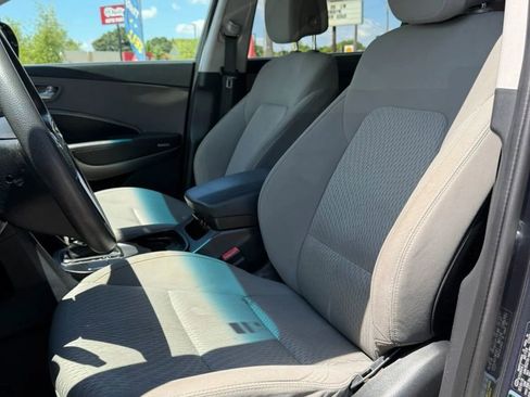 Used 2019 Hyundai Santa Fe XL SE FWD image 10
