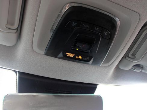 Used 2025 Toyota Corolla Cross XLE image 40