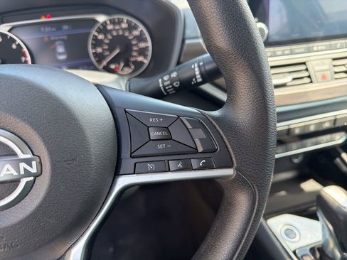 Used 2024 Nissan Altima 2.5 SV image 11