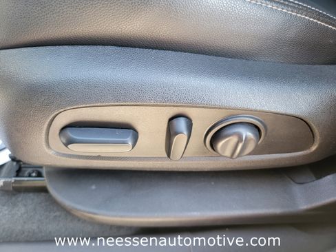 Used 2024 GMC Terrain SLT w/ Infotainment Package II image 15