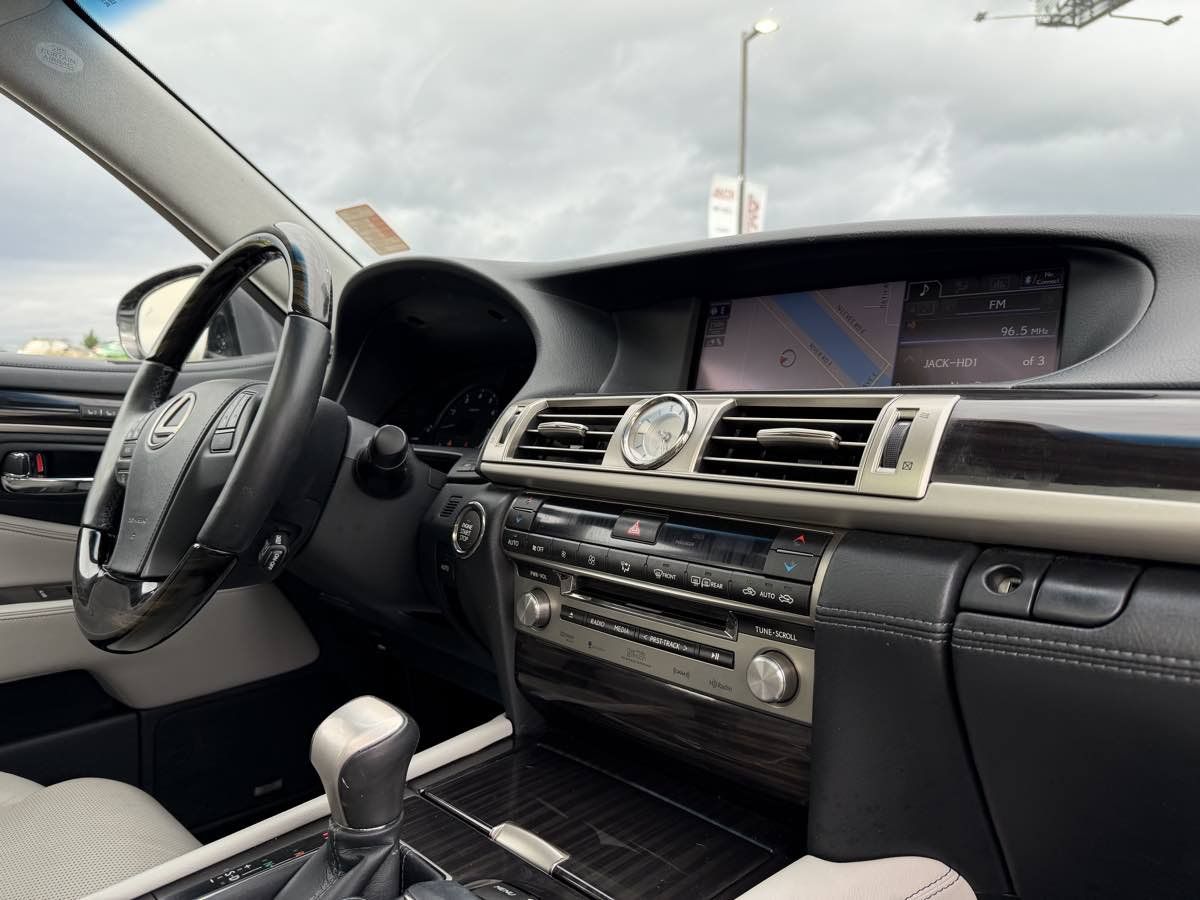 Used 2014 Lexus LS 460 w/ Comfort Package RWD image 17