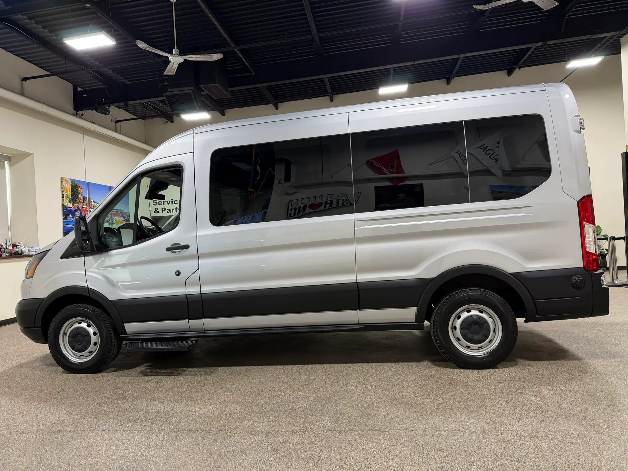 Used 2019 Ford Transit 250 148 Medium Roof RWD image 9