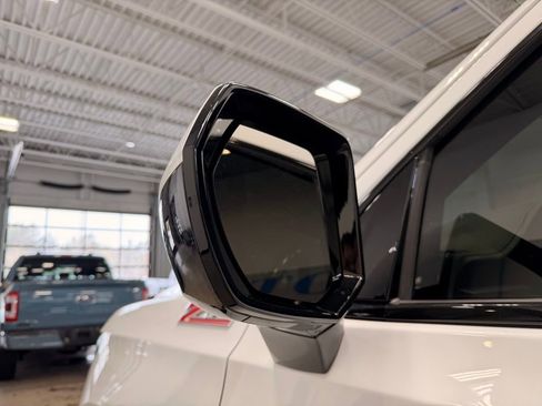 Used 2022 Chevrolet Tahoe Z71 image 13