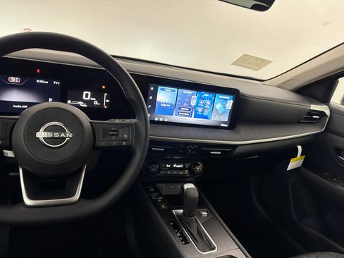 New 2026 Nissan Kicks SV w/ SV Premium Package FWD image 18