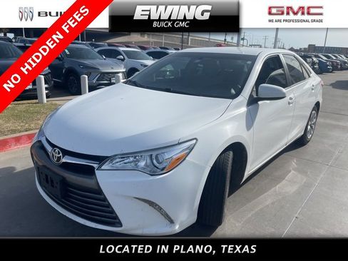 Used 2015 Toyota Camry LE image 1
