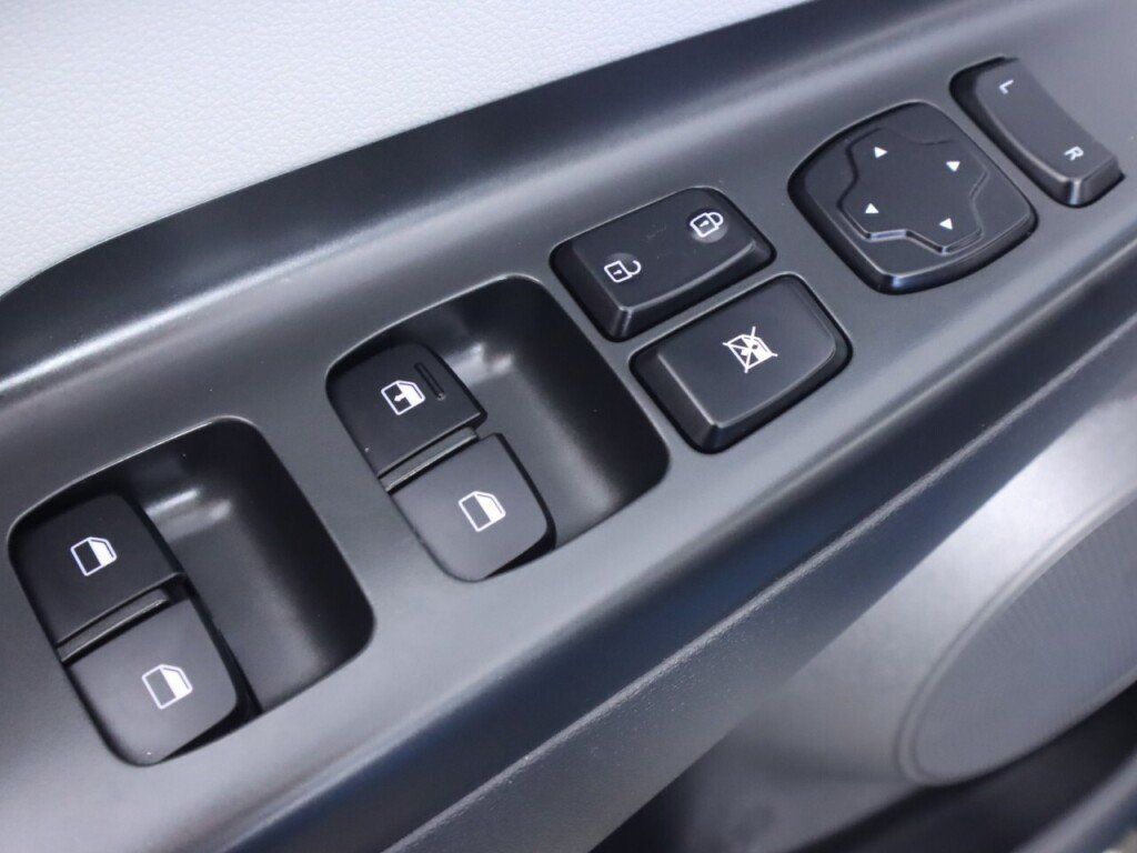 Used 2023 Hyundai Kona SE AWD/4WD image 28