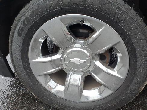 Used 2019 Chevrolet Suburban Premier image 9