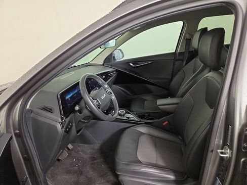 Certified 2024 Kia Niro Wind FWD image 11