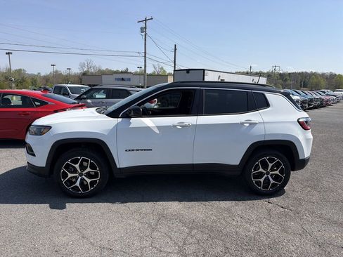 Used 2025 Jeep Compass Limited AWD/4WD image 10
