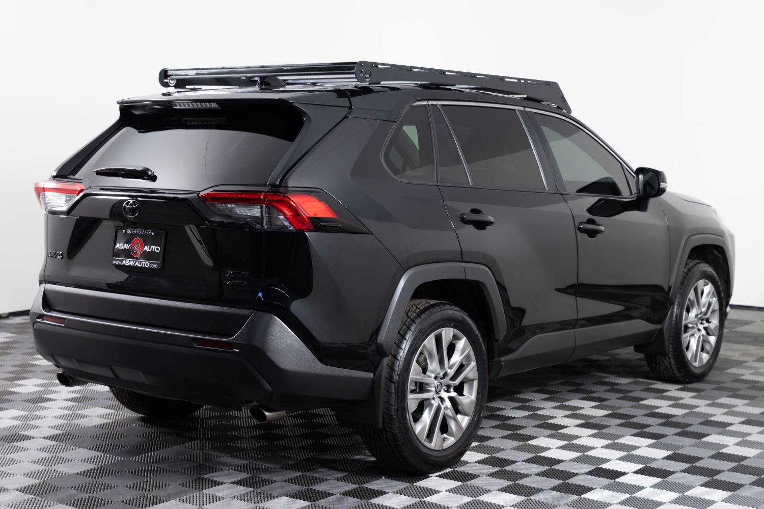 Used 2022 Toyota RAV4 XLE Premium AWD/4WD image 7