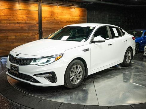 Used 2020 Kia Optima LX image 2