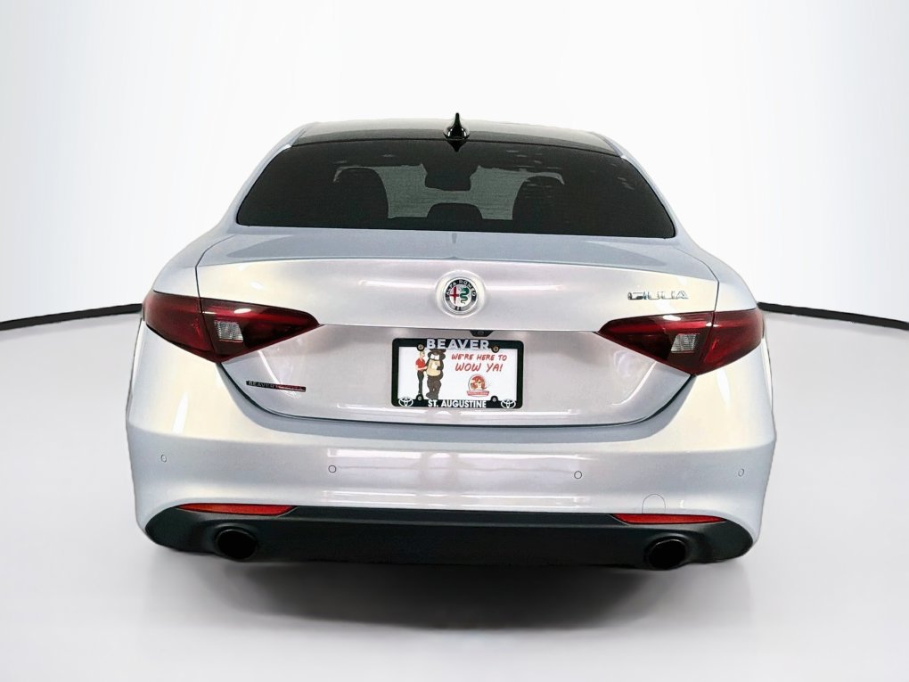 Used 2022 Alfa Romeo Giulia Ti RWD image 8