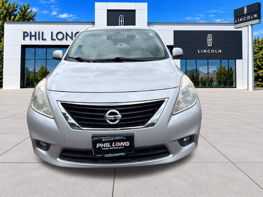 Used 2012 Nissan Versa FWD image 2