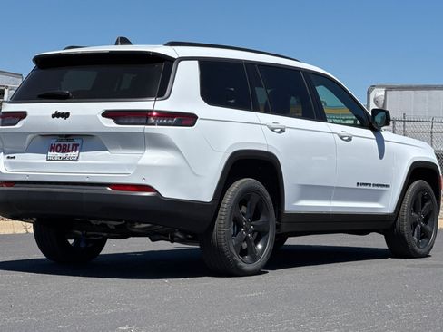 New 2026 Jeep Grand Cherokee L Limited w/ Limited Altitude Package AWD/4WD image 3
