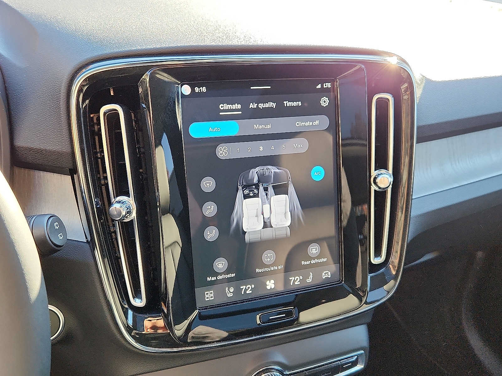 Certified 2024 Volvo XC40 B5 Plus w/ Protection Package Premier AWD/4WD image 17