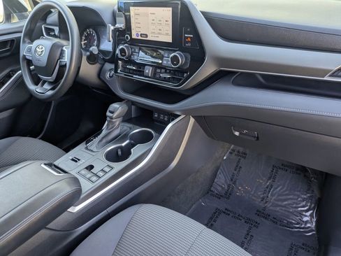 Used 2023 Toyota Highlander L image 33