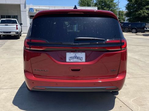 New 2026 Chrysler Pacifica Select AWD/4WD image 35