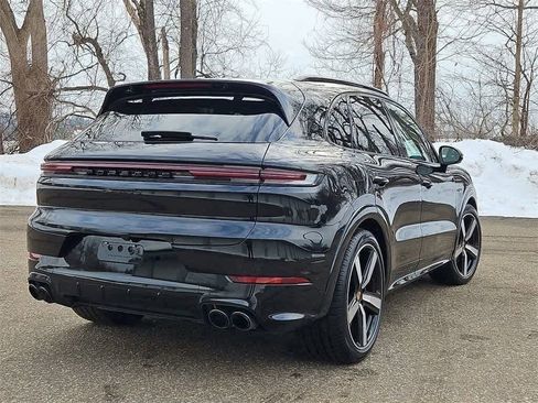 Used 2025 Porsche Cayenne S image 7