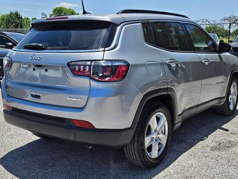 Used 2022 Jeep Compass Latitude FWD image 5
