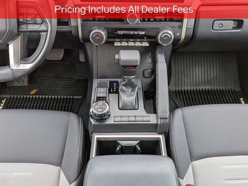 Certified 2025 Toyota Tacoma TRD Off-Road AWD/4WD image 20