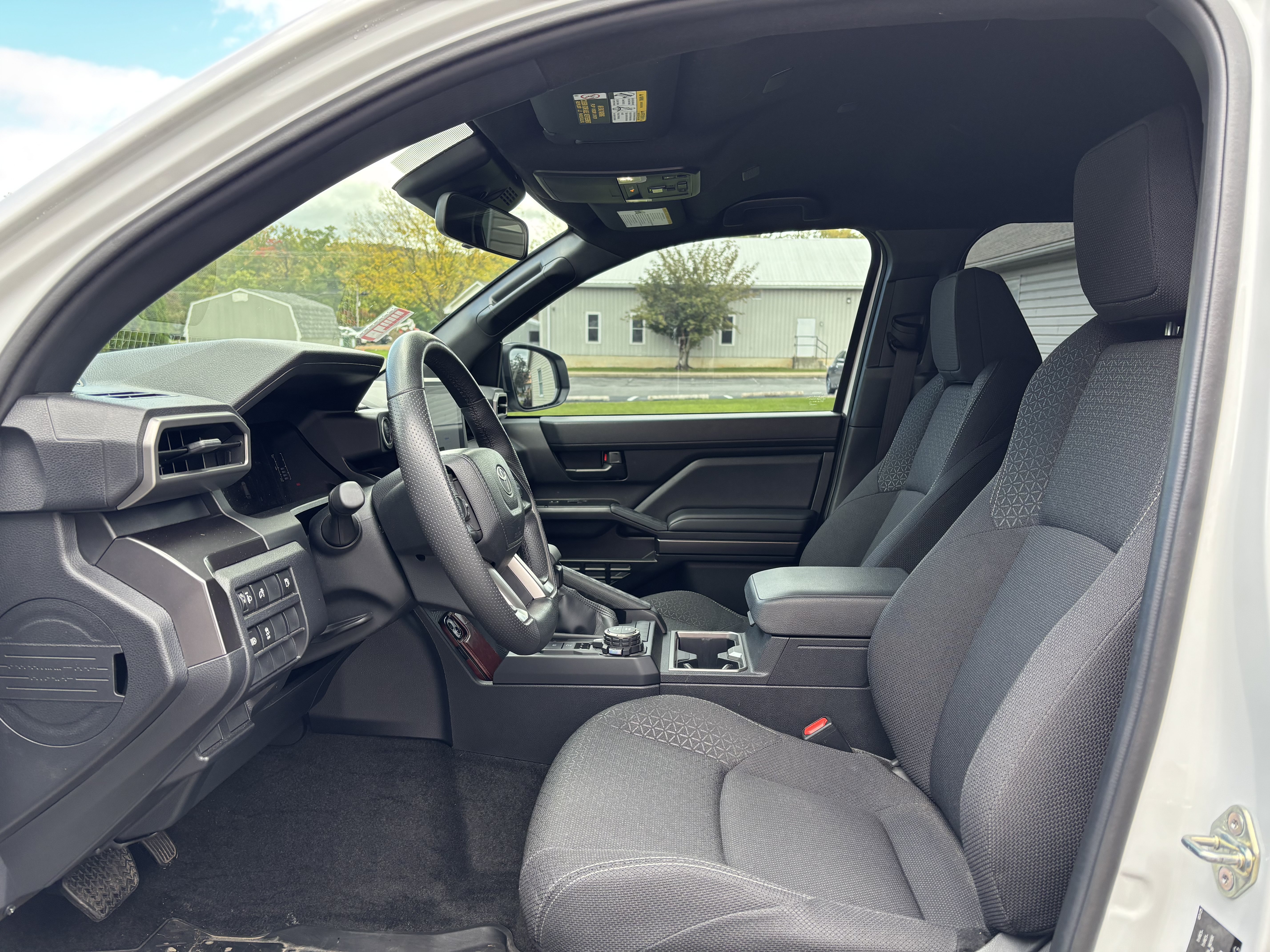 Used 2025 Toyota 4Runner SR5 AWD/4WD image 13