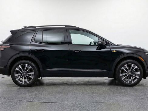 Used 2025 Chevrolet Equinox LT image 11