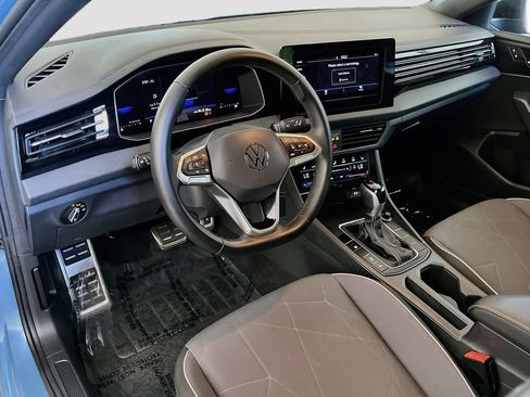 Used 2025 Volkswagen Jetta Sport FWD image 9